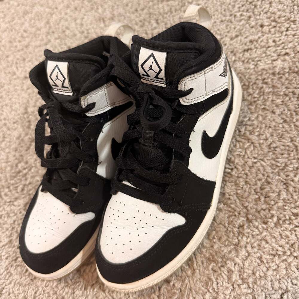 Nike Air Jordan 1 Mid Panda Black White GS 2.5Y Youth Sneakers